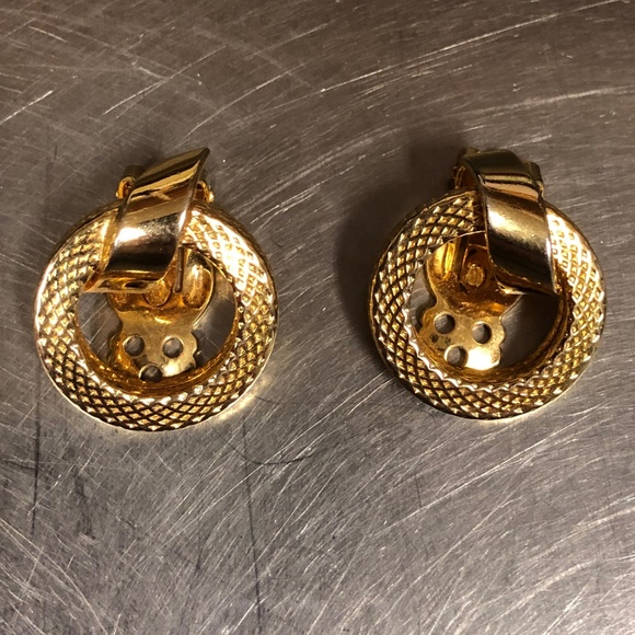 Clip-on Hoop Earrings, Gold-tone Costume Jewelry, Excellent unused condition - Picture 2 of 6